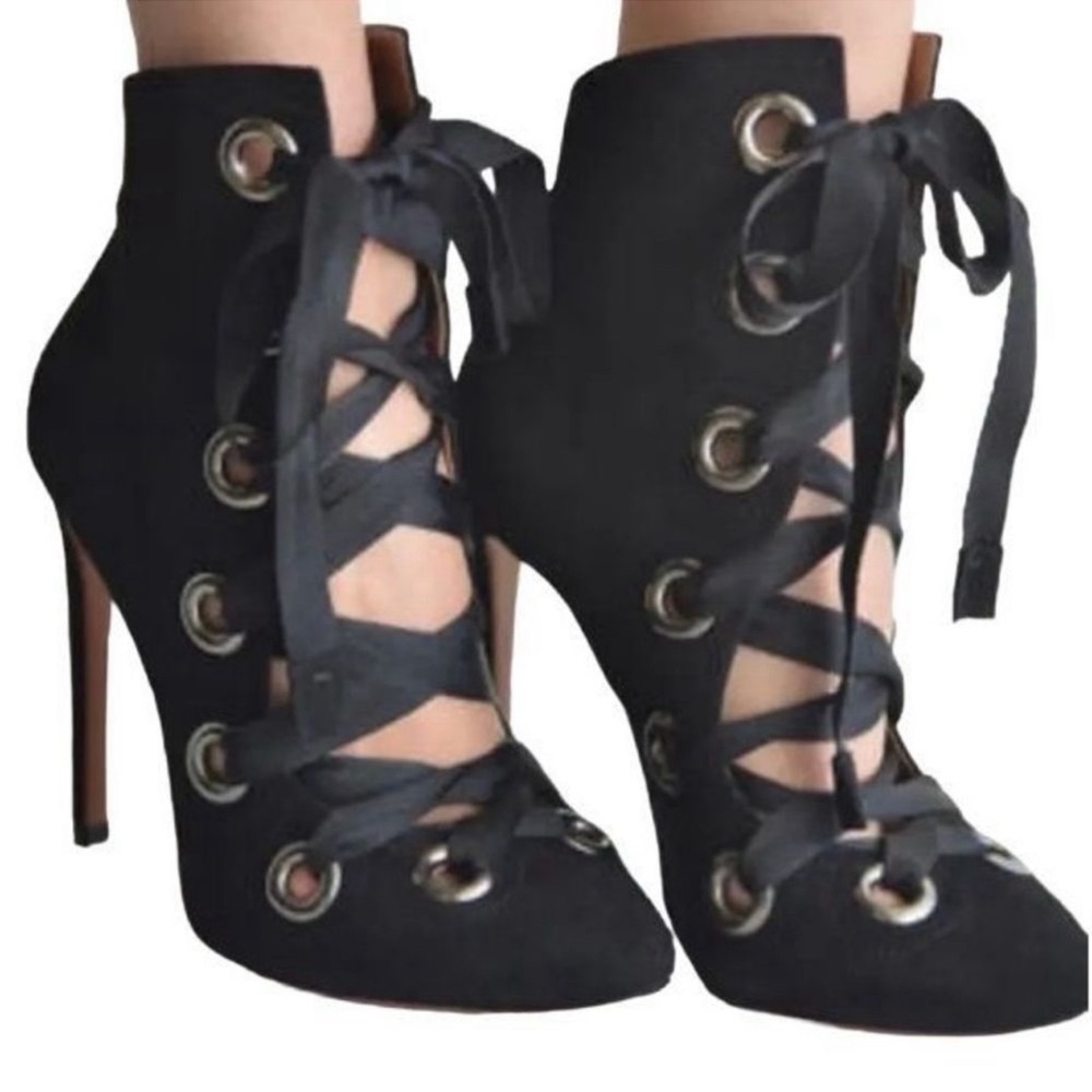 Sexy Alaia Black Suede Lace Up Ankle Boots Size 40 (fit like a 8.5 or 9)